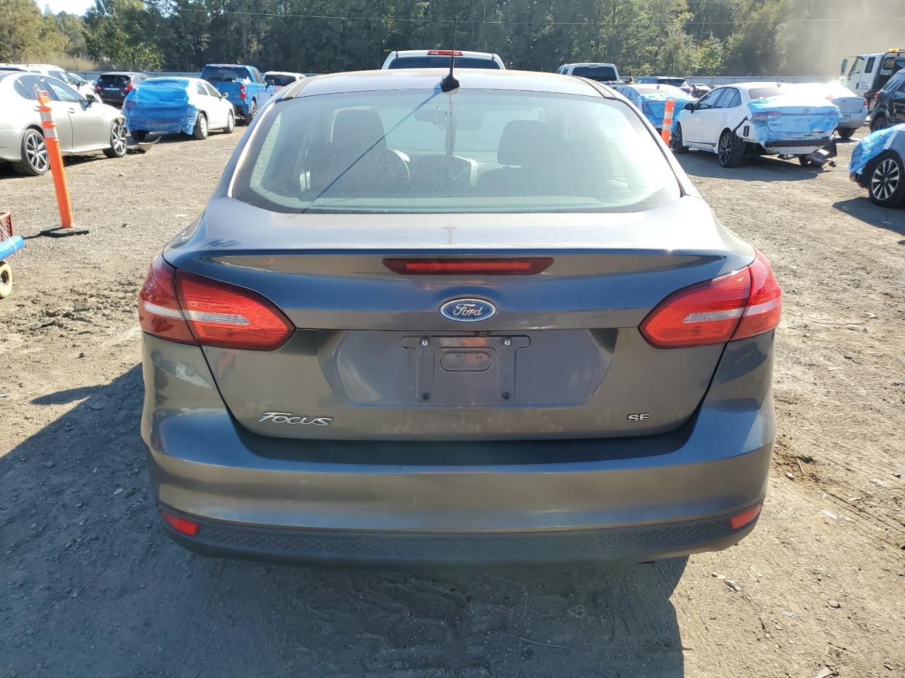 2017 Ford Focus Se VIN: 1FADP3F20HL300564 Lot: 90987365
