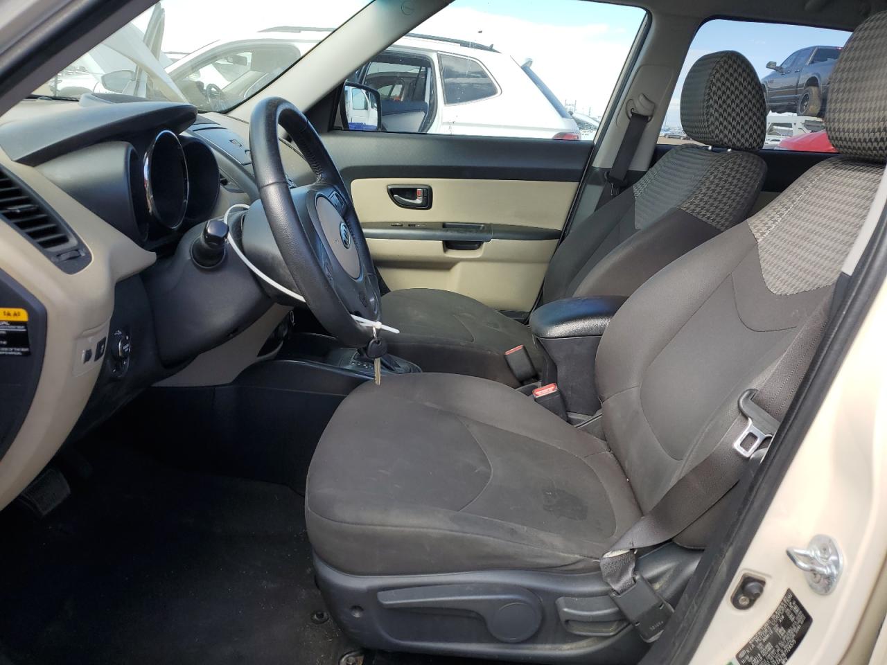 2011 Kia Soul + VIN: KNDJT2A27B7724575 Lot: 85919175