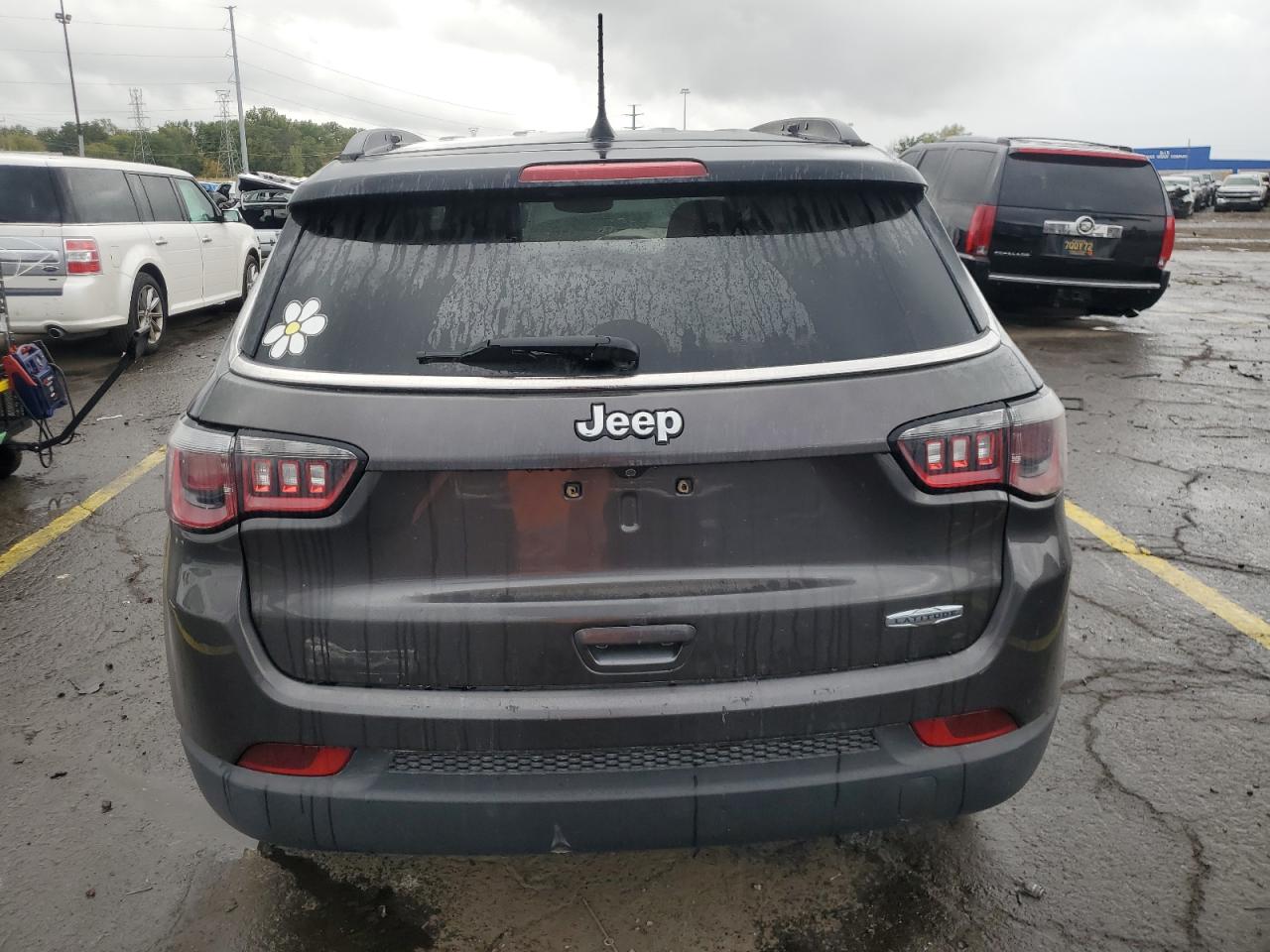 2018 Jeep Compass Latitude VIN: 3C4NJCBB2JT182498 Lot: 82304205