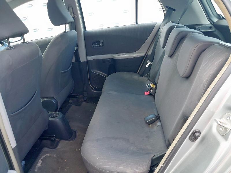 2010 TOYOTA YARIS TR V