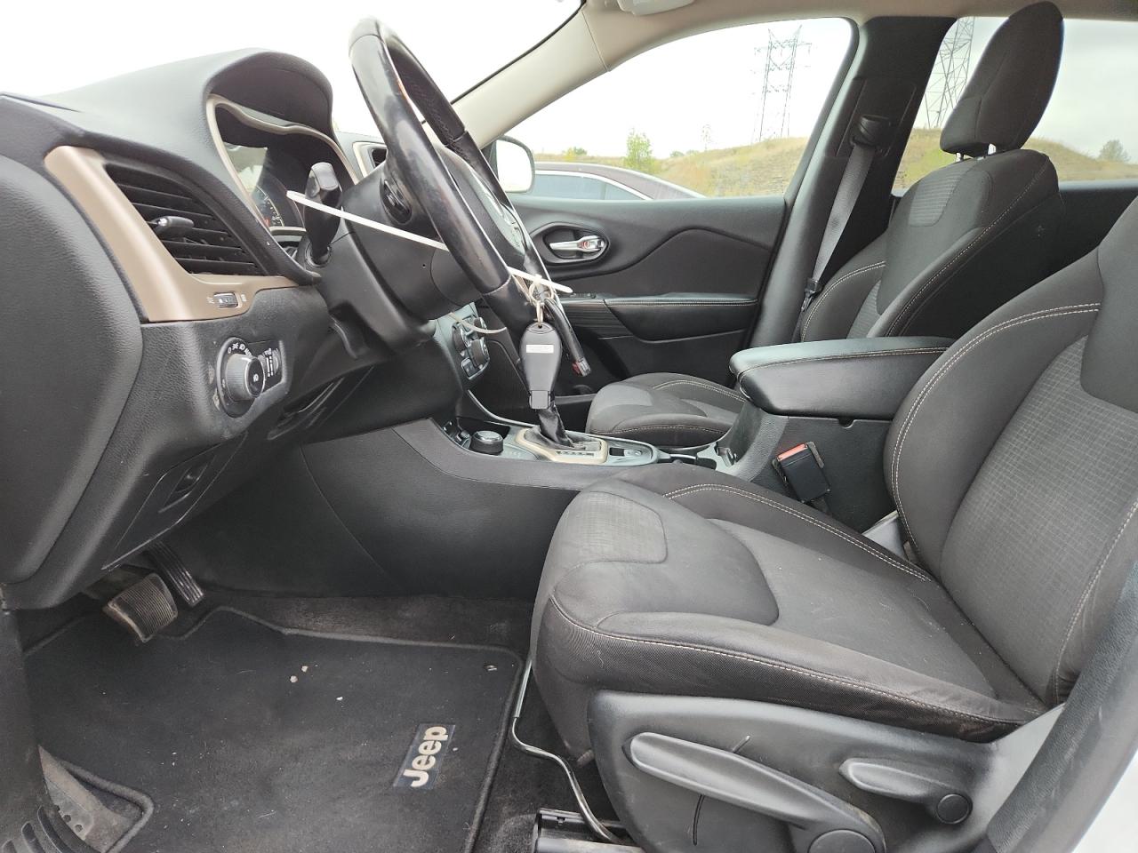 2015 Jeep Cherokee Latitude VIN: 1C4PJMCB4FW679180 Lot: 81936415