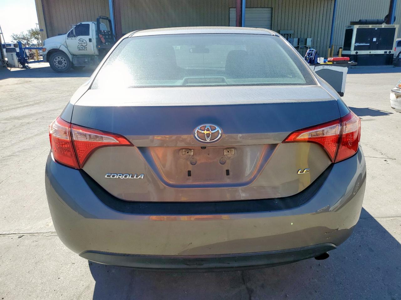 2018 Toyota Corolla L VIN: 5YFBURHE2JP802316 Lot: 82380645