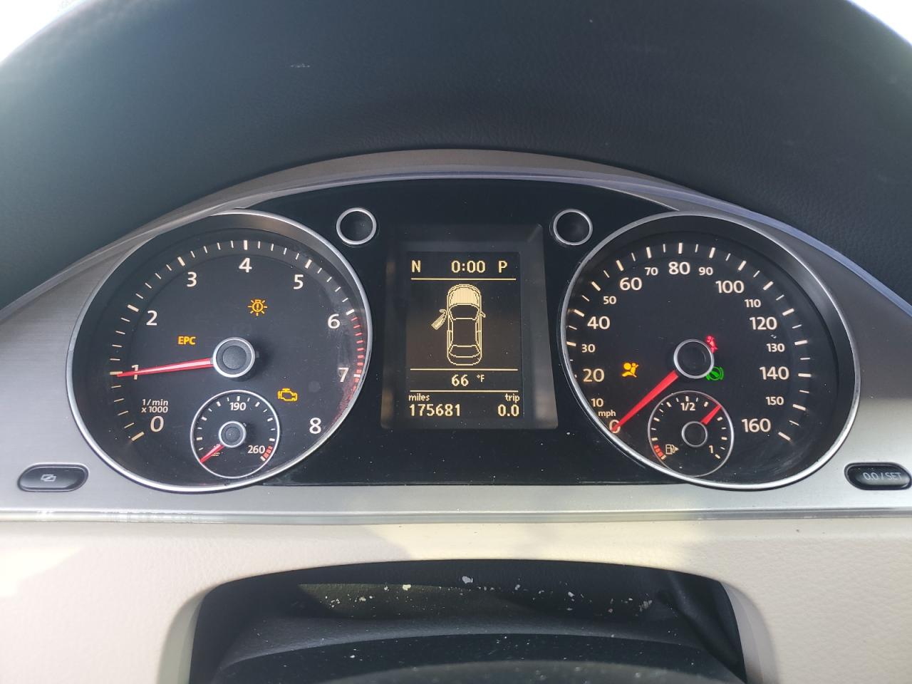 2010 Volkswagen Passat Komfort VIN: WVWJK7AN1AE068796 Lot: 82408025