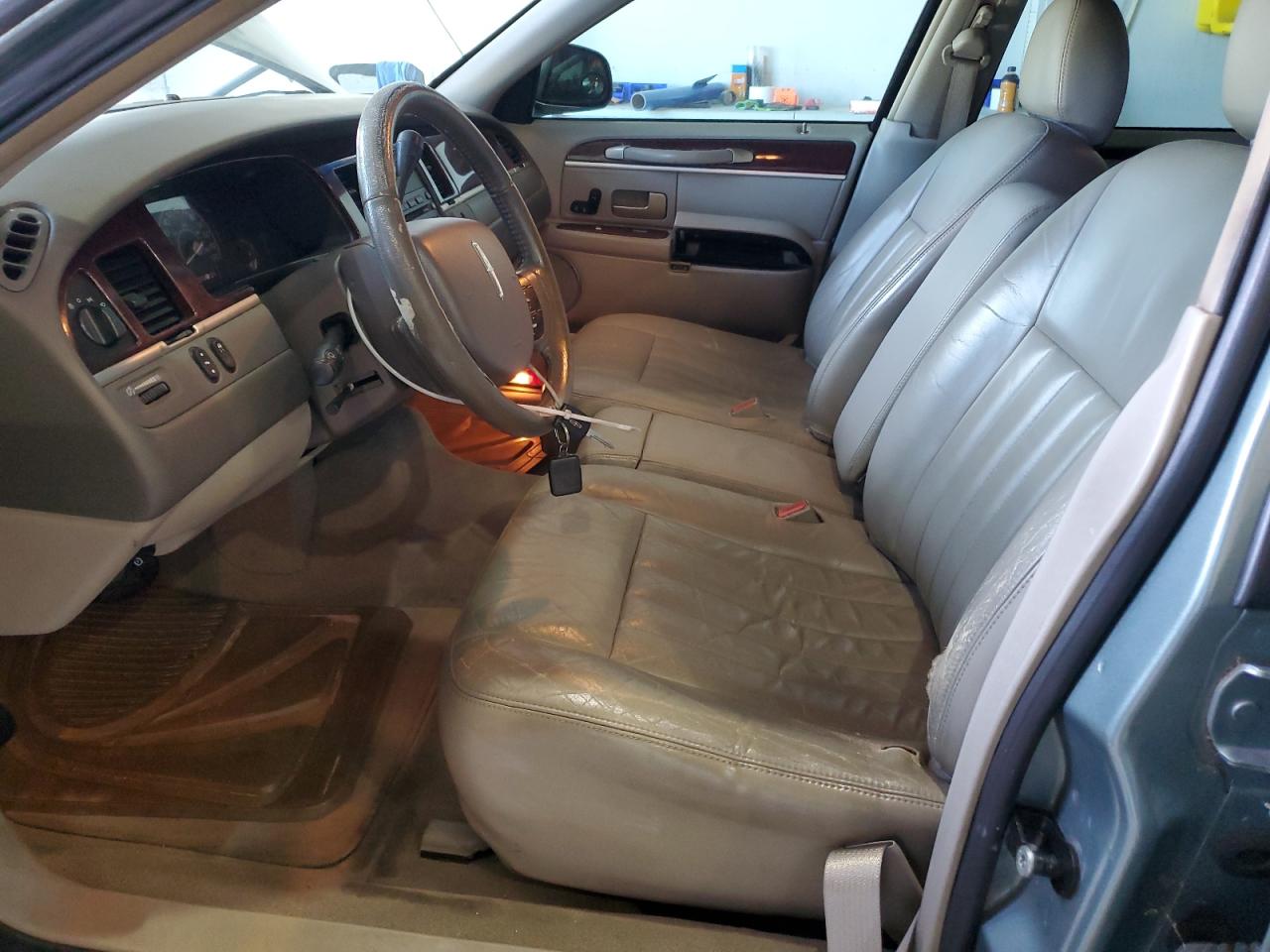 2005 Lincoln Town Car Signature VIN: 1LNHM81W05Y658589 Lot: 89519755