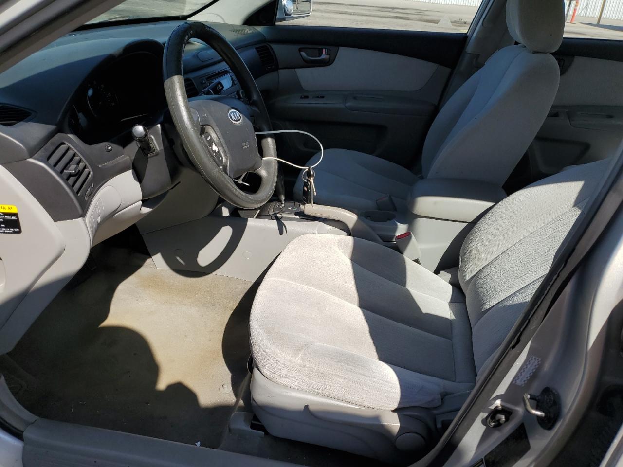 2007 Kia Optima Lx VIN: KNAGE123375105249 Lot: 84906535