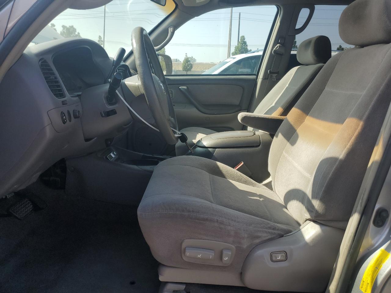 2004 Toyota Sequoia Sr5 VIN: 5TDZT34A44S210252 Lot: 82730025