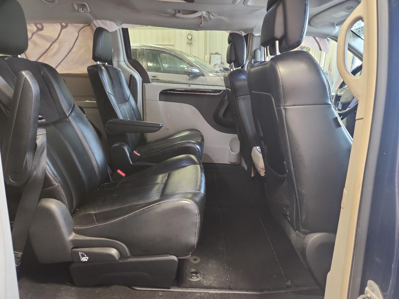 2013 Chrysler Town & Country Limited VIN: 2C4RC1GGXDR598391 Lot: 86305355