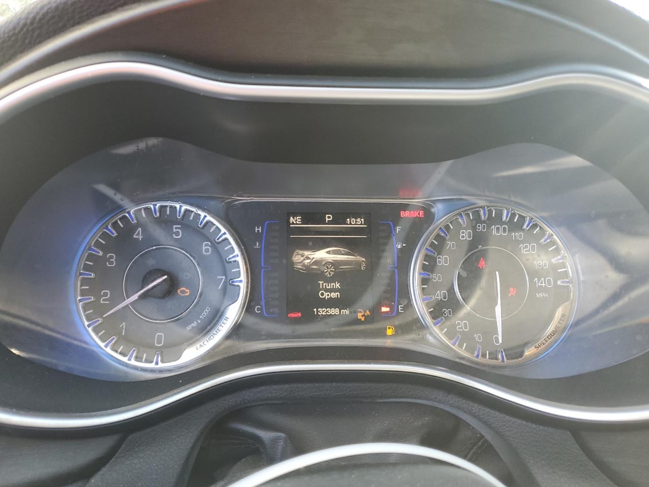 2015 Chrysler 200 Limited VIN: 1C3CCCAB4FN647474 Lot: 82757365