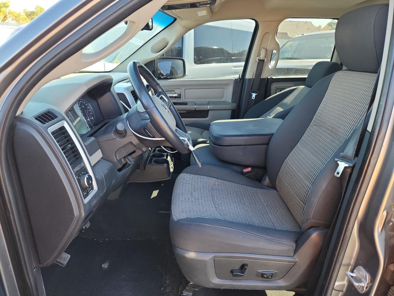 2009 Dodge Ram 1500 VIN: 1D3HV18T39S738845 Lot: 85736765