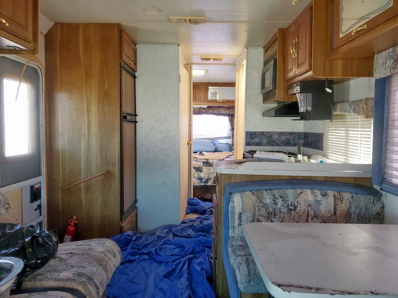 1998 Ford Econoline E450 Super Duty Cutaway Van Rv VIN: 1FDXE40S1WHA87101 Lot: 84236795