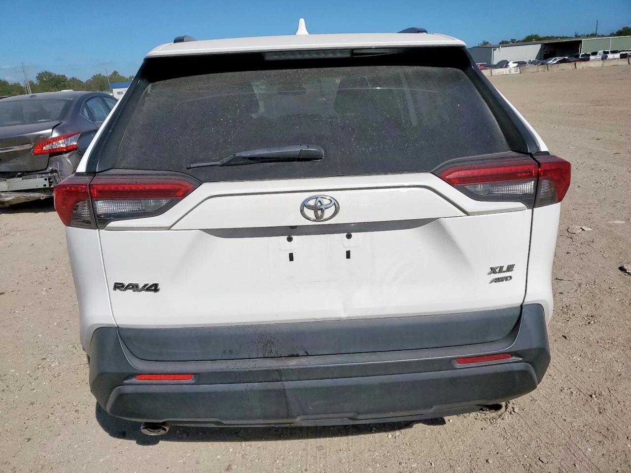 2019 Toyota Rav4 Xle VIN: 2T3P1RFV1KC021085 Lot: 82211885