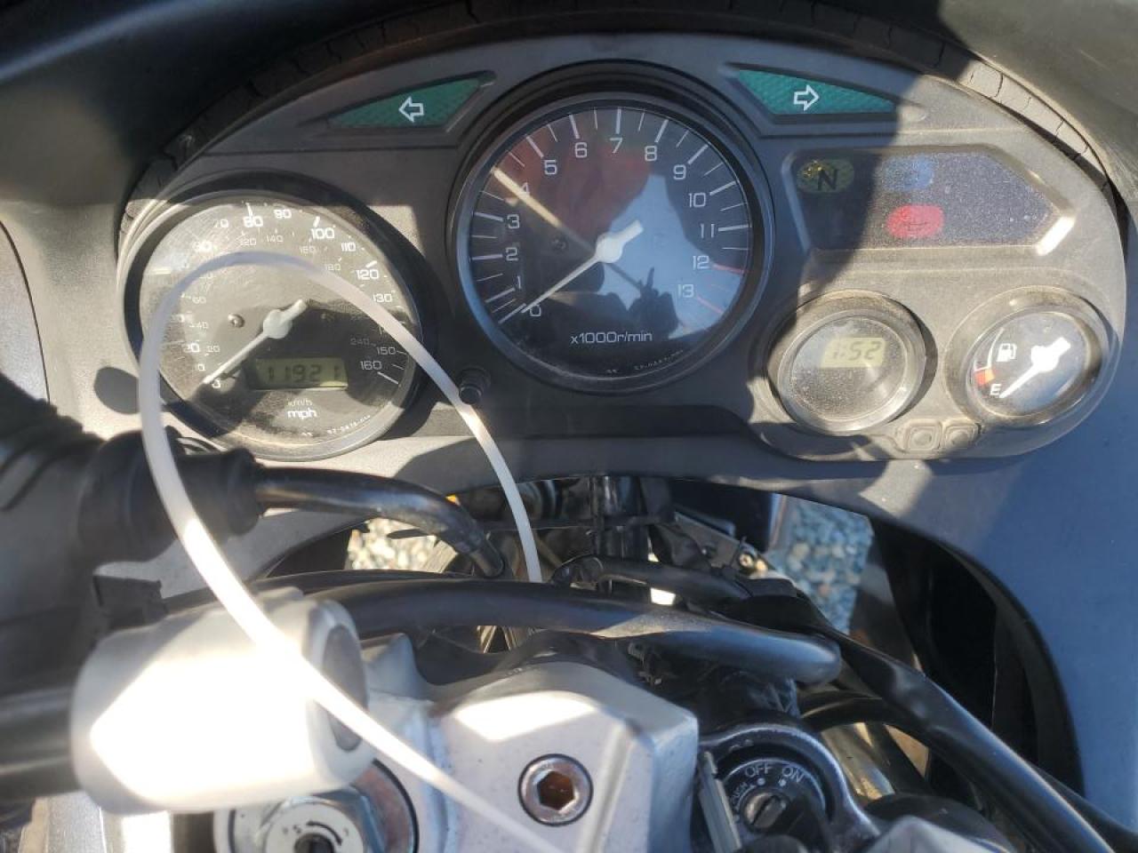 2002 Suzuki Gsx750 F VIN: JS1GR7GA322101238 Lot: 82424105