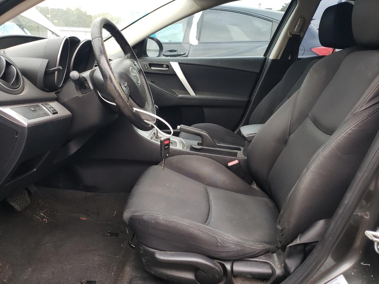 2011 Mazda 3 S VIN: JM1BL1K61B1437963 Lot: 81951365