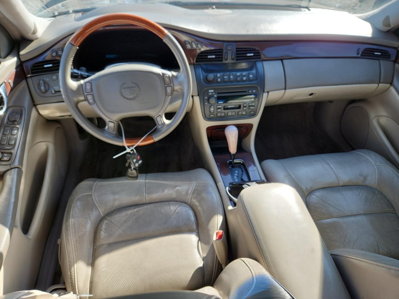 2002 Cadillac Deville Dts VIN: 1G6KF57972U140957 Lot: 82150355