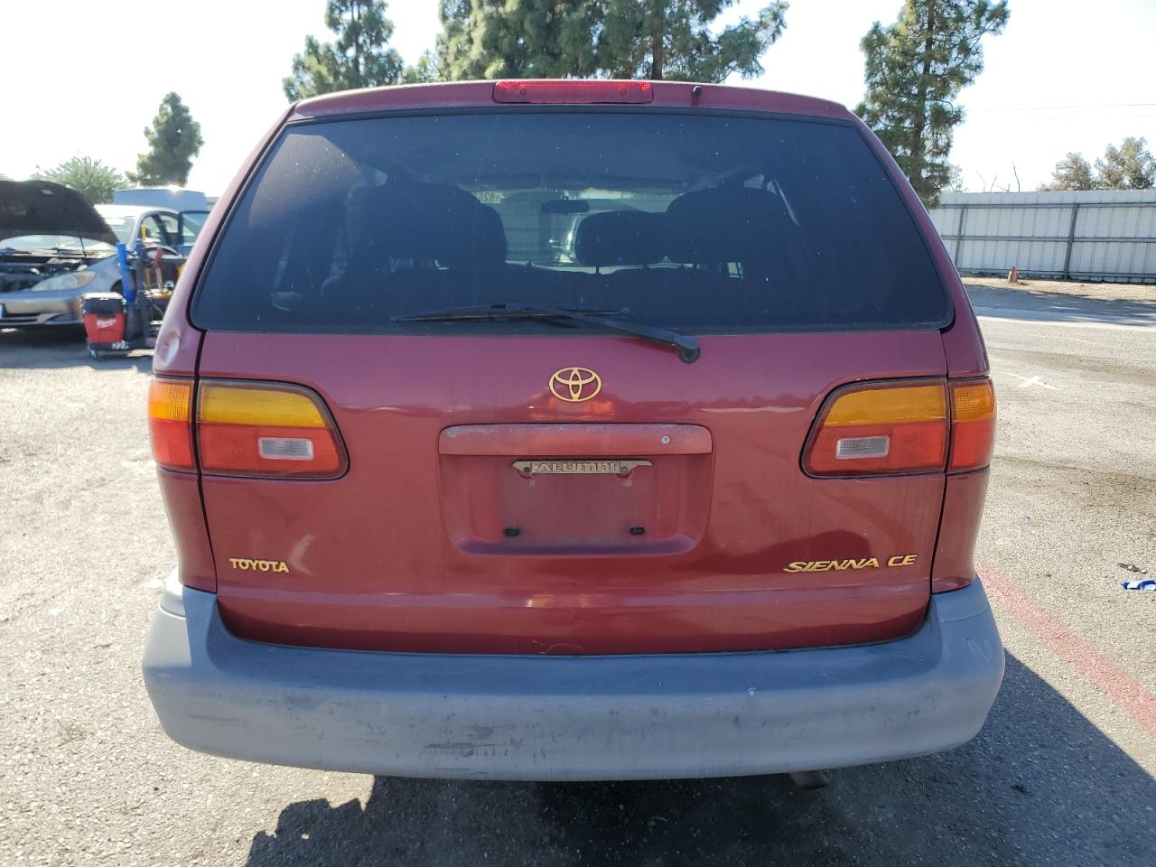 1999 Toyota Sienna VIN: 4T3ZF19C0XU130858 Lot: 82680385