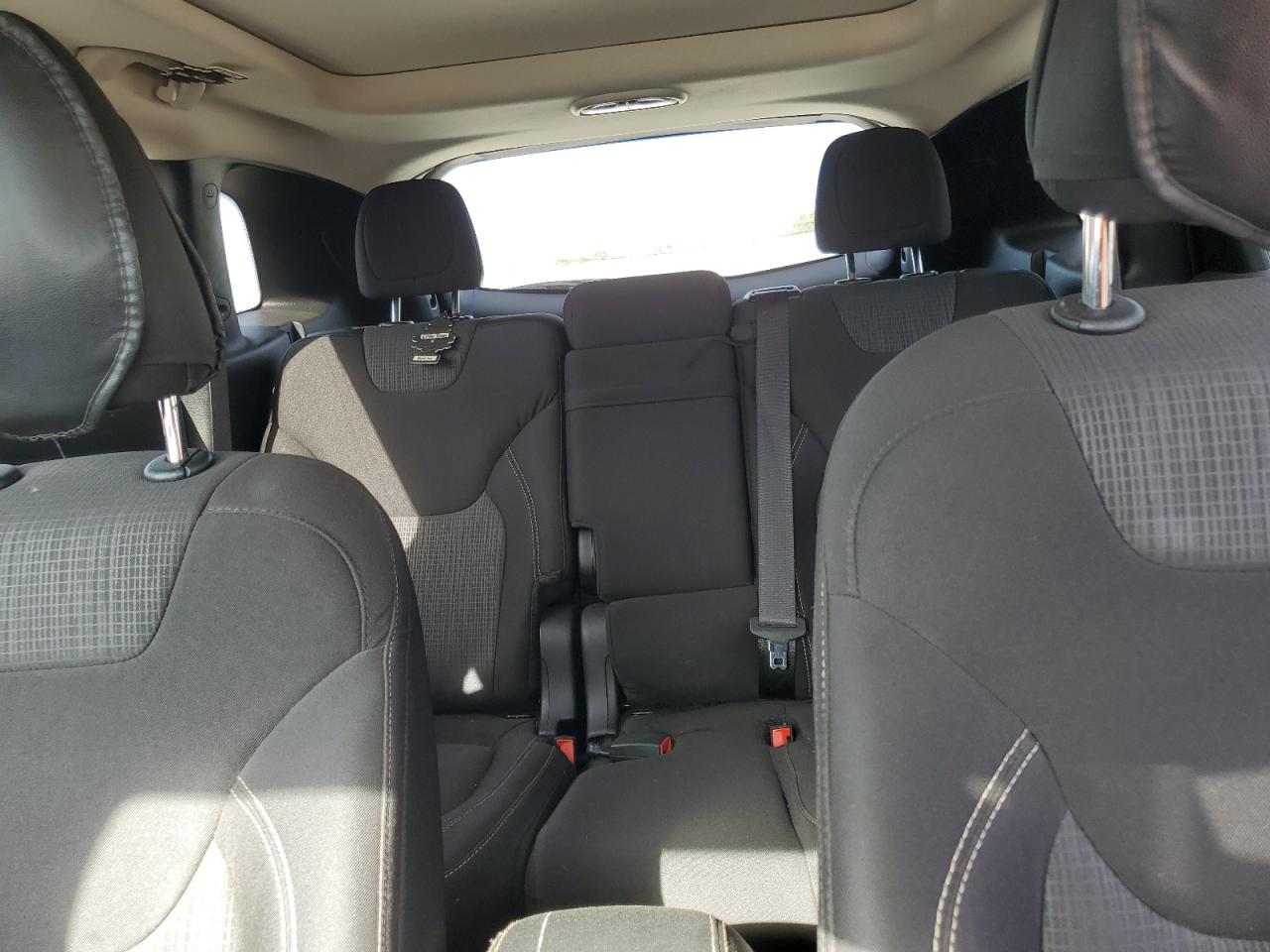 2015 Jeep Cherokee Latitude VIN: 1C4PJMCS4FW599670 Lot: 85087025