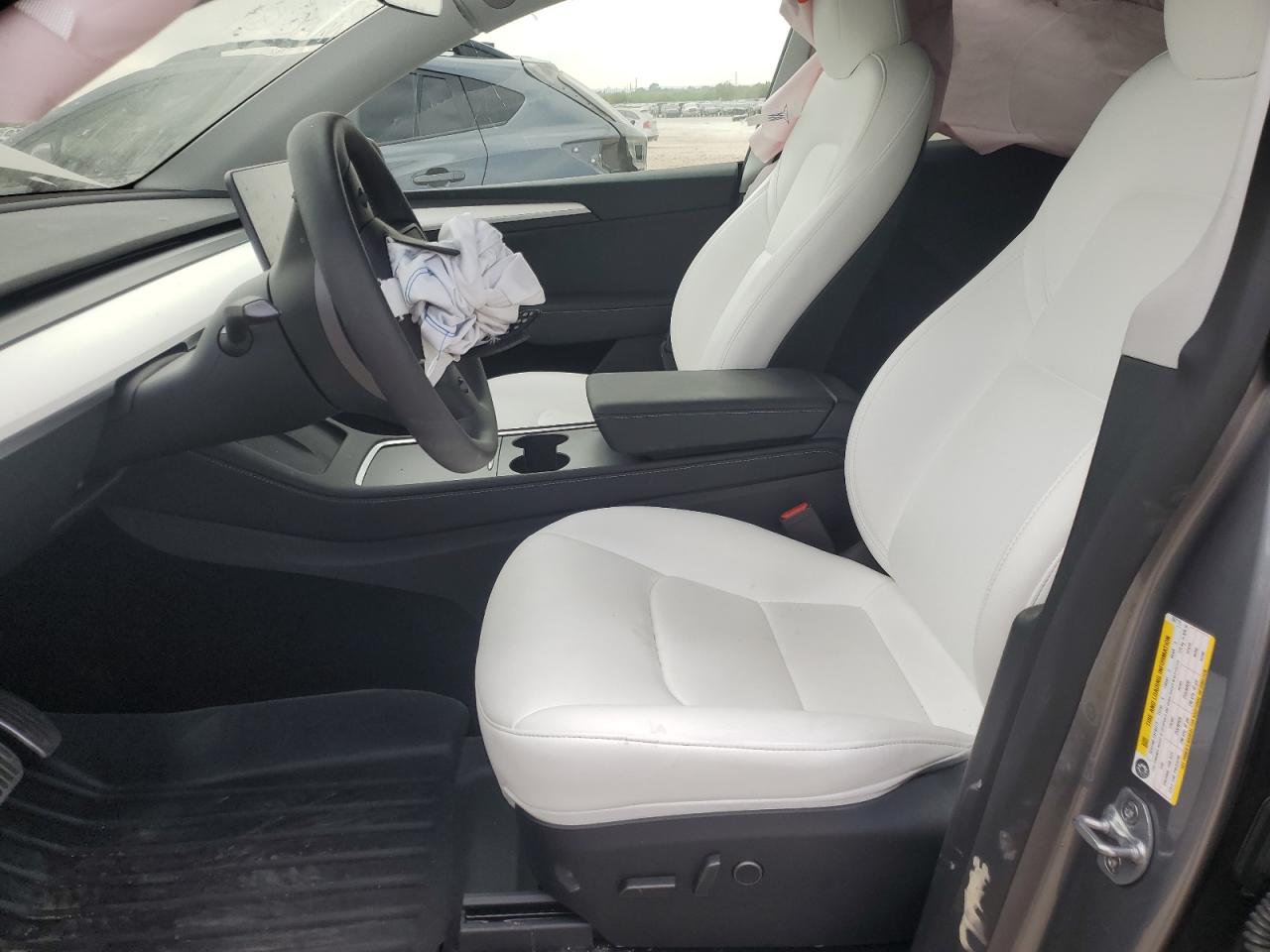 2025 Tesla Model Y VIN: 7SAYGDEE1SA352115 Lot: 89559375