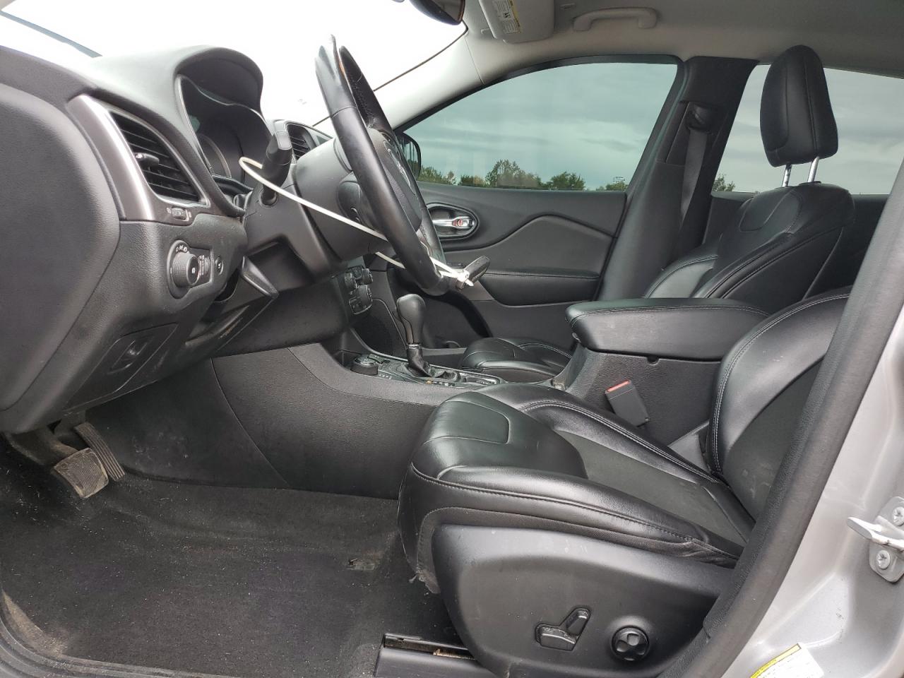 2019 Jeep Cherokee Latitude Plus VIN: 1C4PJMLB4KD323270 Lot: 82274785