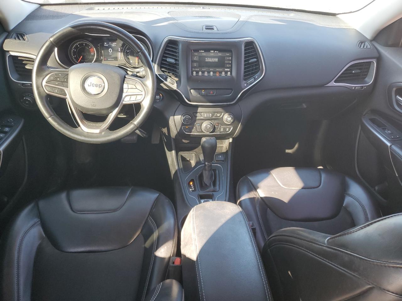 2019 Jeep Cherokee Latitude Plus VIN: 1C4PJLLB2KD403158 Lot: 89491535