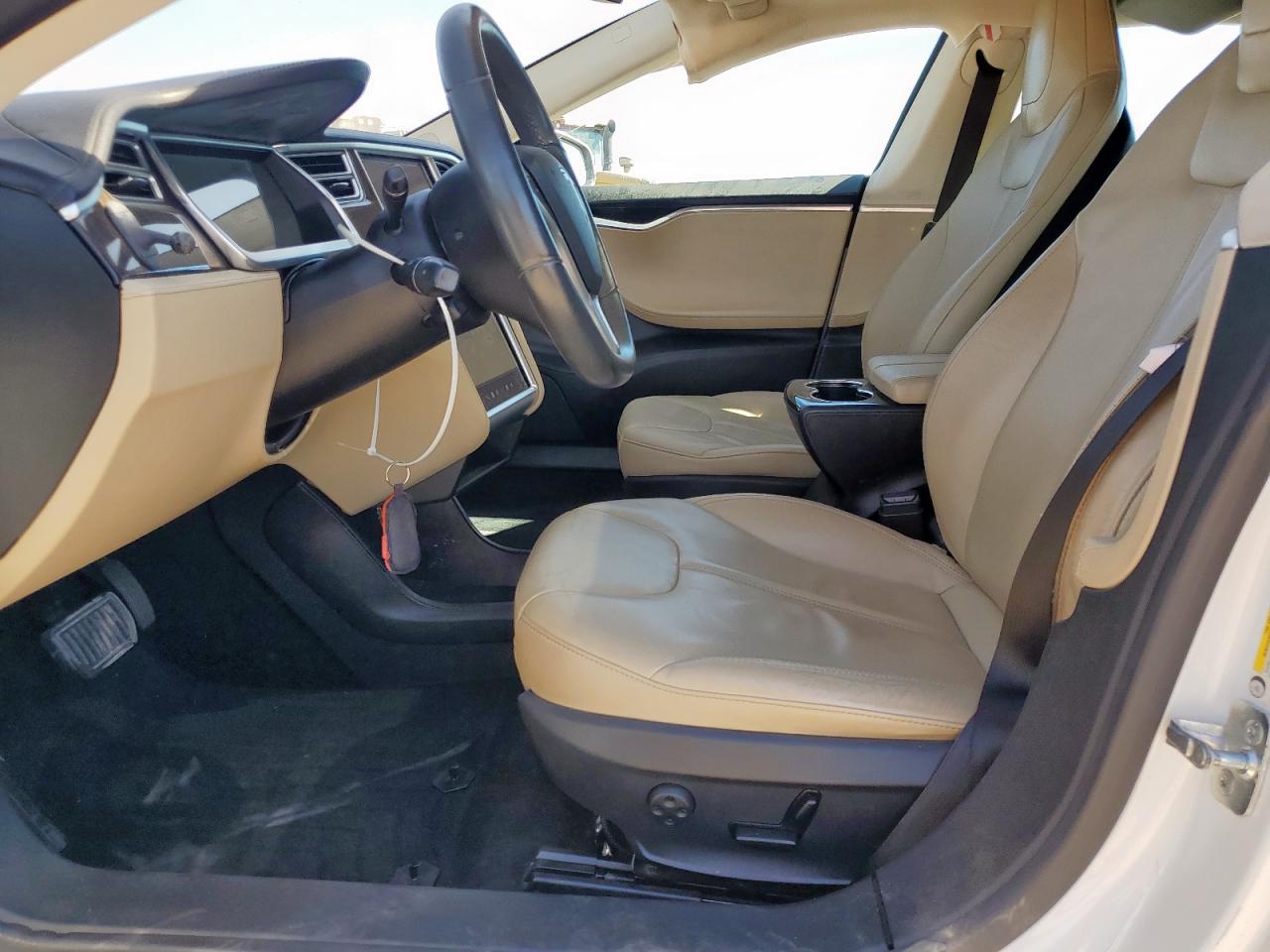 2013 Tesla Model S VIN: 5YJSA1CG8DFP20495 Lot: 82406395