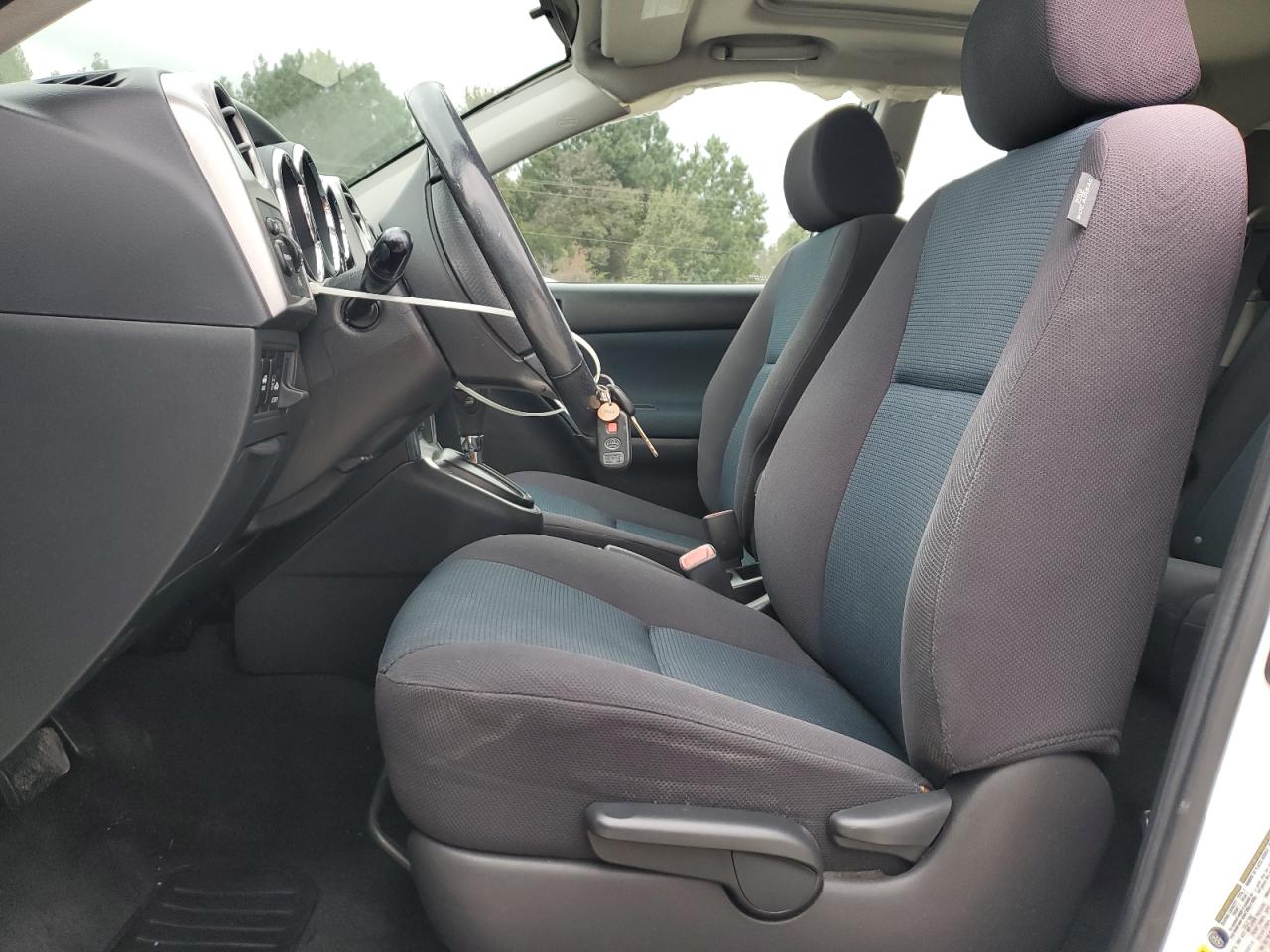 2005 Toyota Corolla Matrix Base VIN: 2T1LR30E15C490302 Lot: 86435055