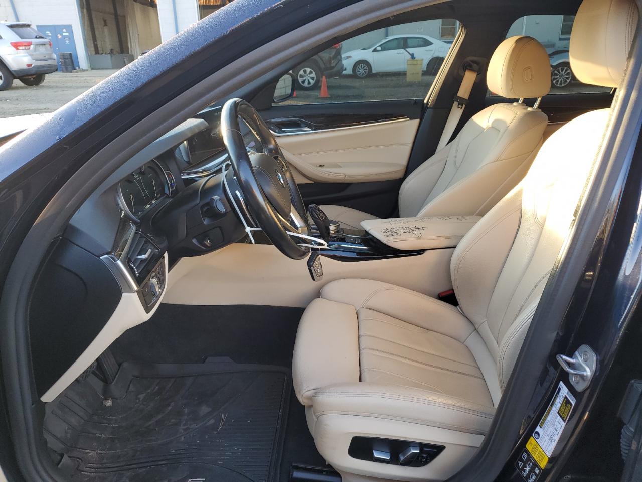 Фото: WBAJA7C59JWA74453