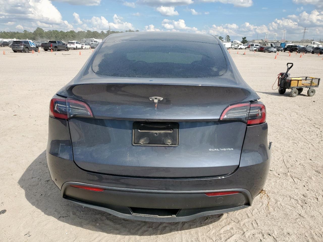 2023 Tesla Model Y VIN: 7SAYGDEE3PA187692 Lot: 82221735