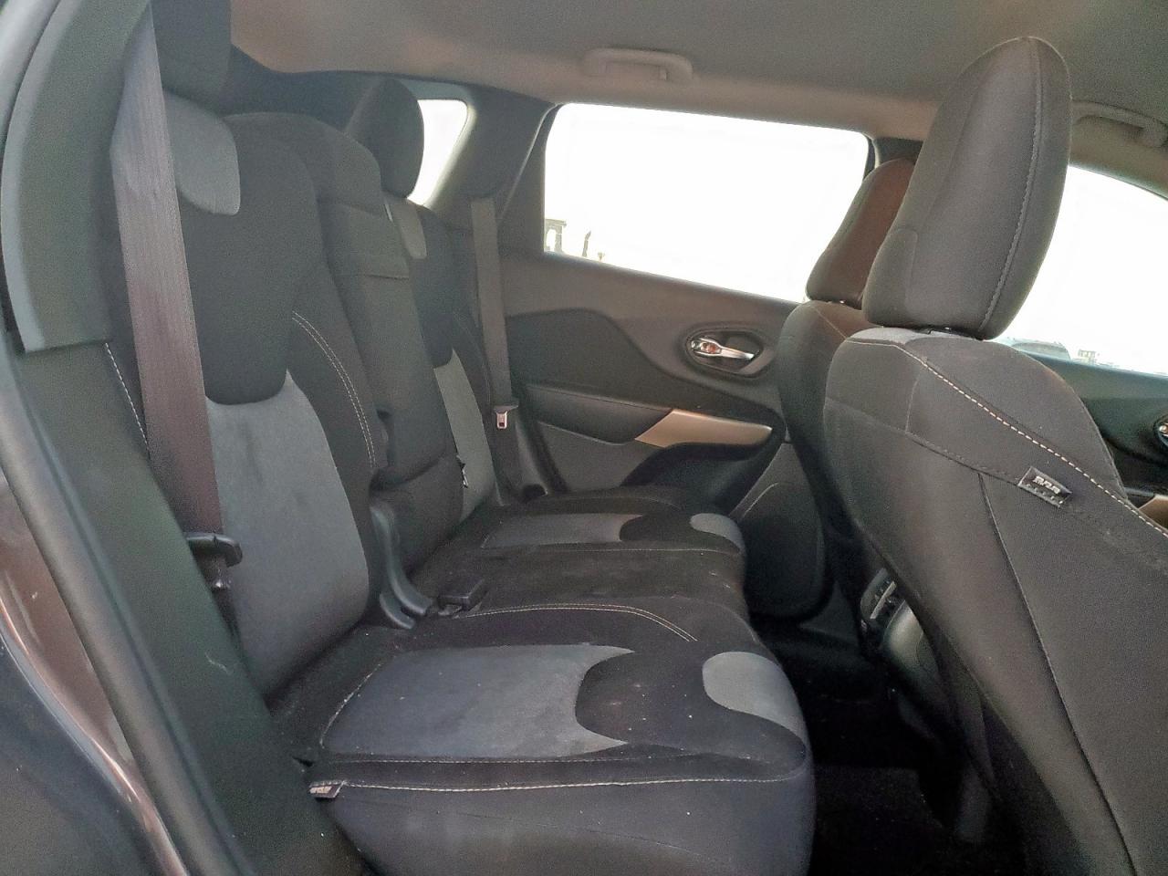 2018 Jeep Cherokee Latitude VIN: 1C4PJLCB5JD588059 Lot: 80599315