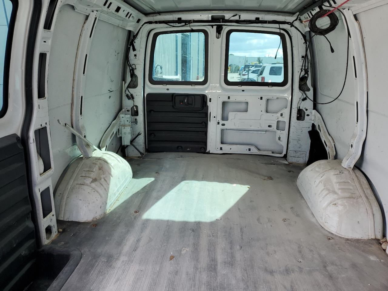 2005 Chevrolet Express G1500 VIN: 1GCFG15X551183687 Lot: 85323365