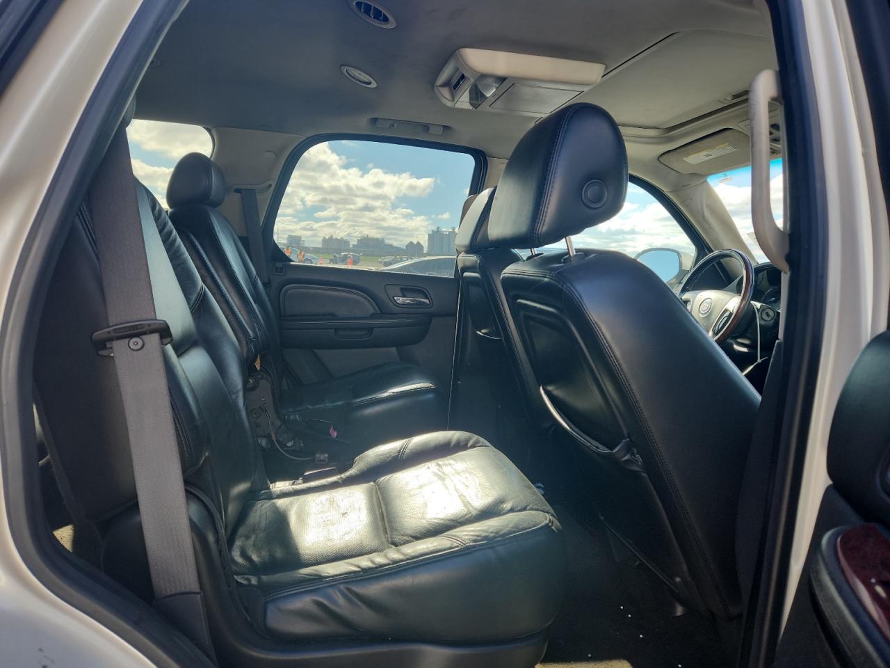 2008 Cadillac Escalade Luxury VIN: 1GYFK63878R105936 Lot: 90721875