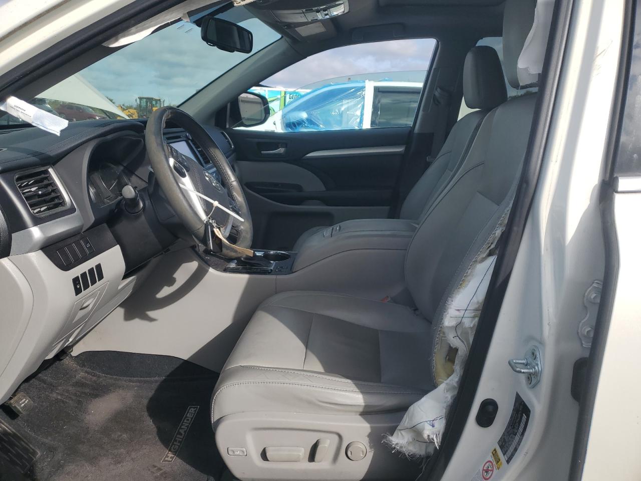 2016 Toyota Highlander Xle VIN: 5TDJKRFHXGS322796 Lot: 84881005