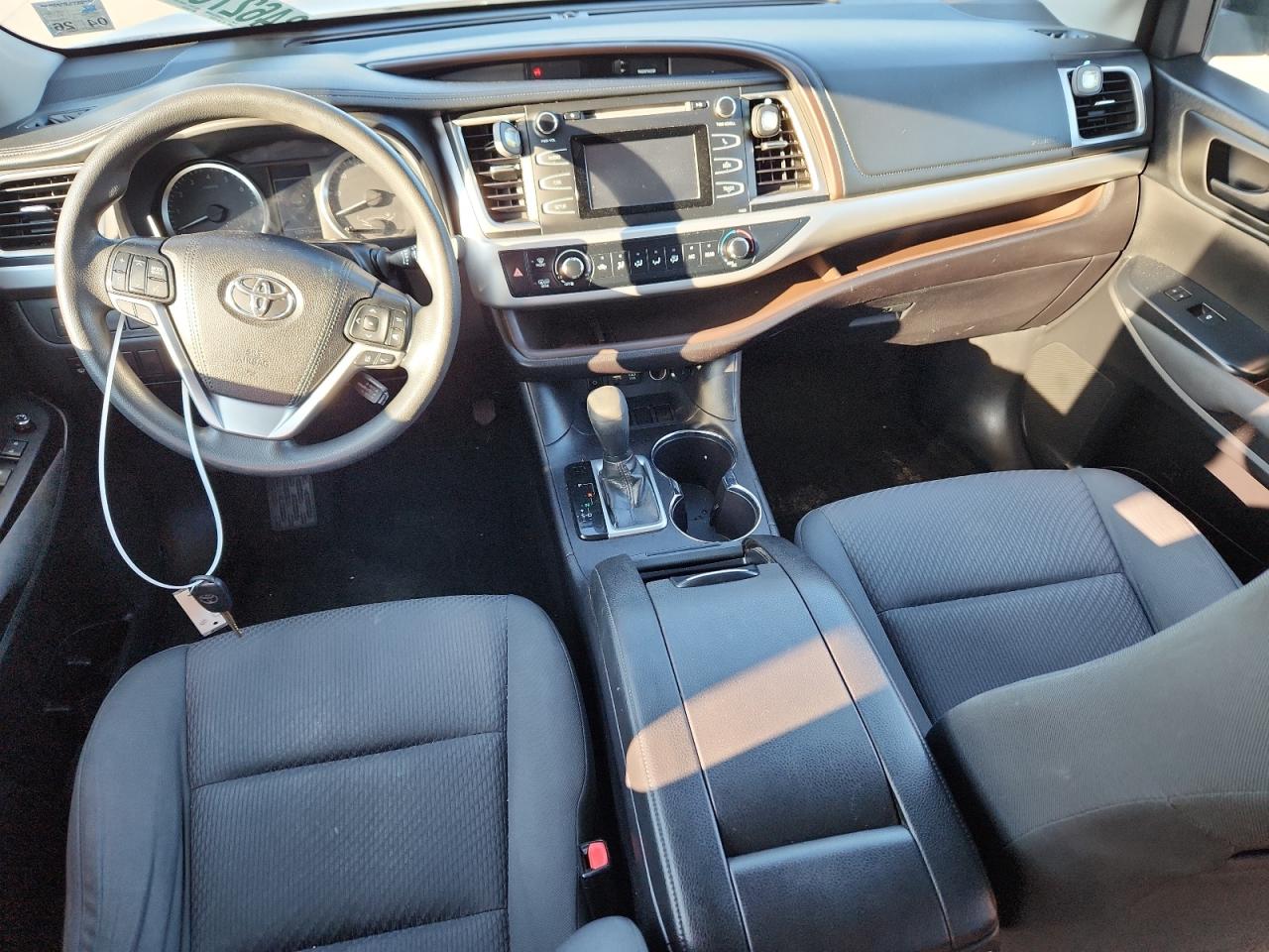 2019 Toyota Highlander Le VIN: 5TDZZRFH5KS305038 Lot: 84627325