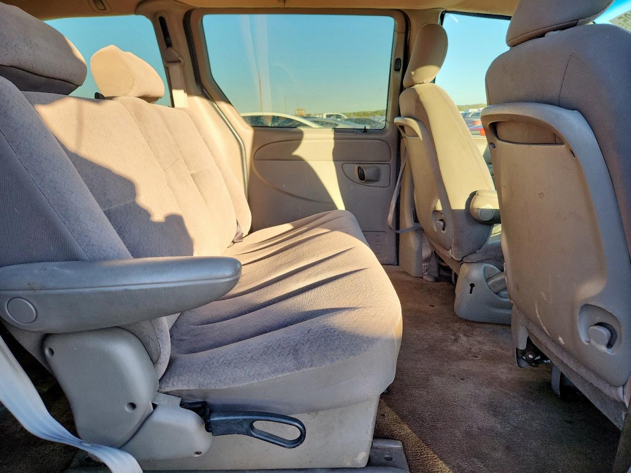 2002 Dodge Grand Caravan Sport VIN: 2B4GP44342R764980 Lot: 90922925