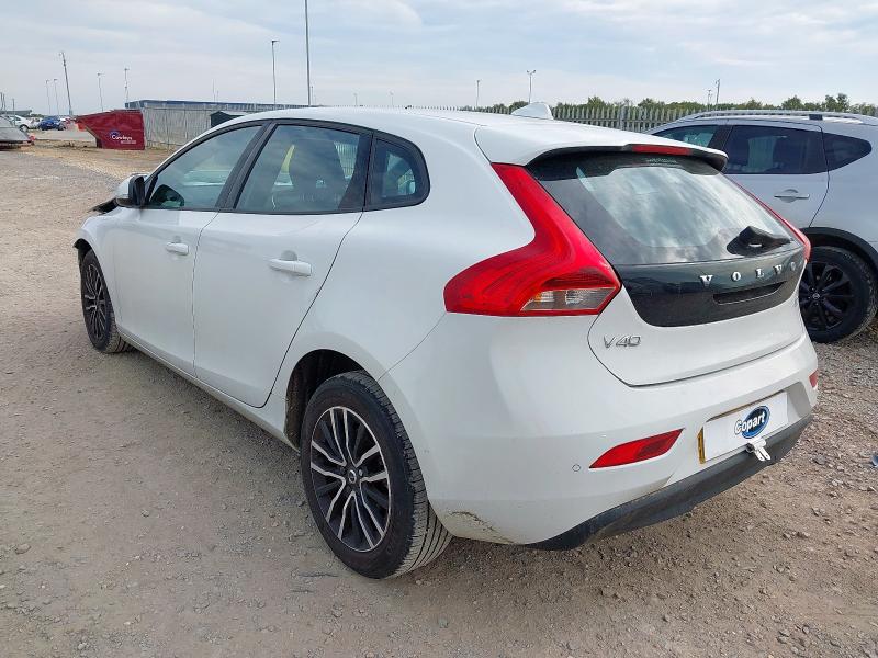 2016 VOLVO V40 MOMENTUM NAV + D2 AUT 