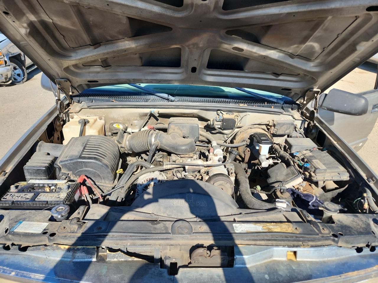 1998 Chevrolet Gmt-400 K1500 VIN: 1GCEK19R0WR148922 Lot: 85682365