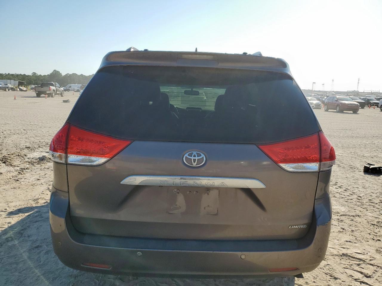 2012 Toyota Sienna Xle VIN: 5TDYK3DC8CS227019 Lot: 81894735