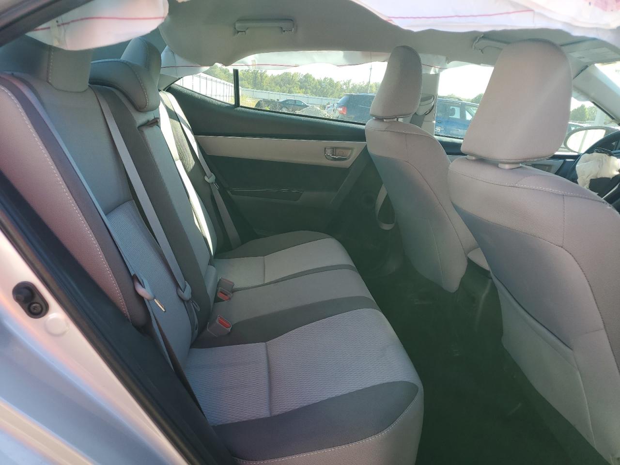 2018 Toyota Corolla L VIN: 5YFBURHE5JP833060 Lot: 85713845