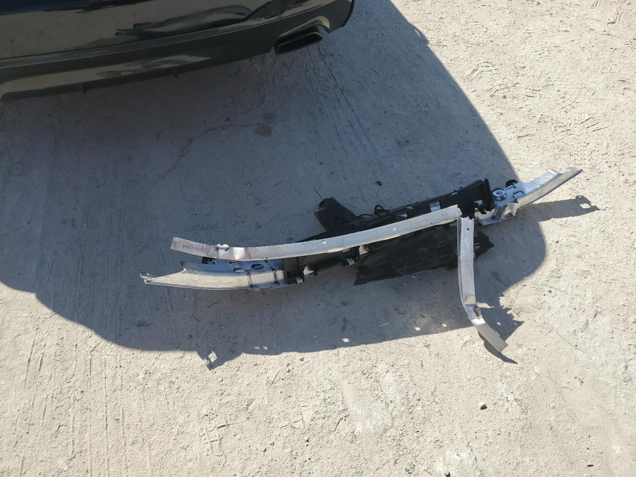 Фото: WBA53BJ04NWX46363