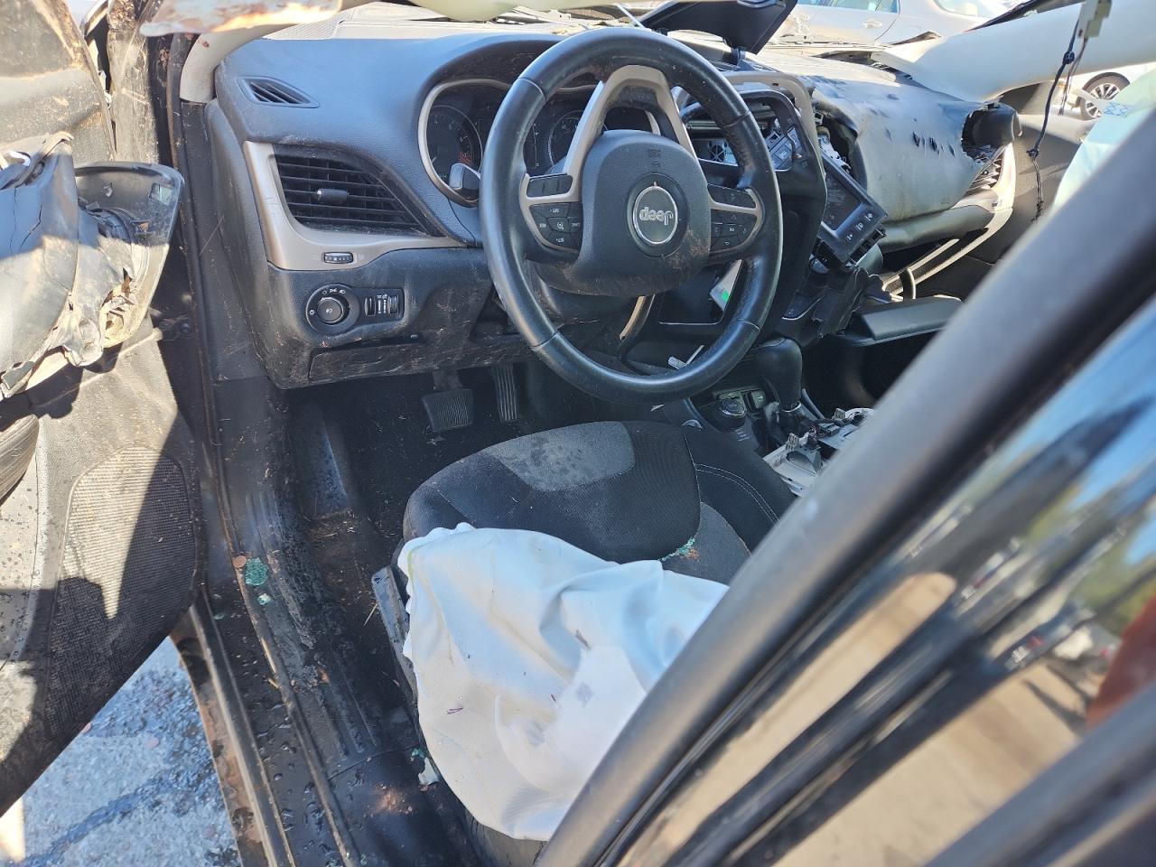 2014 Jeep Cherokee Latitude VIN: 1C4PJMCS2EW272795 Lot: 90243275