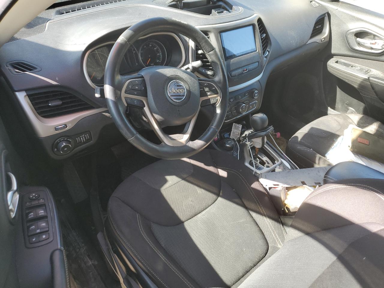 2015 Jeep Cherokee Latitude VIN: 1C4PJMCB8FW663967 Lot: 84020605