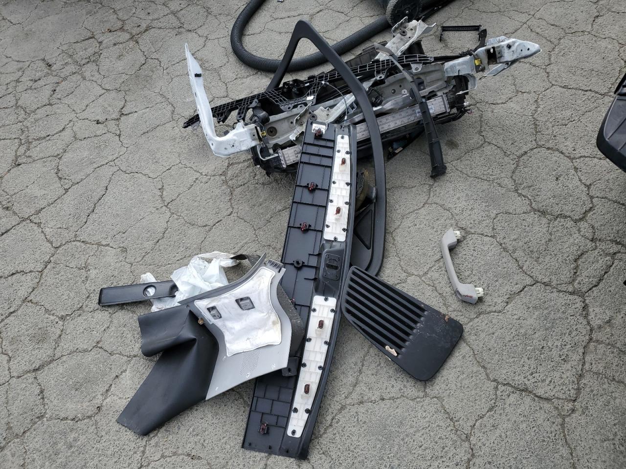 2019 Cadillac Escalade Esv Premium Luxury VIN: 1GYS4JKJ2KR394294 Lot: 82243685