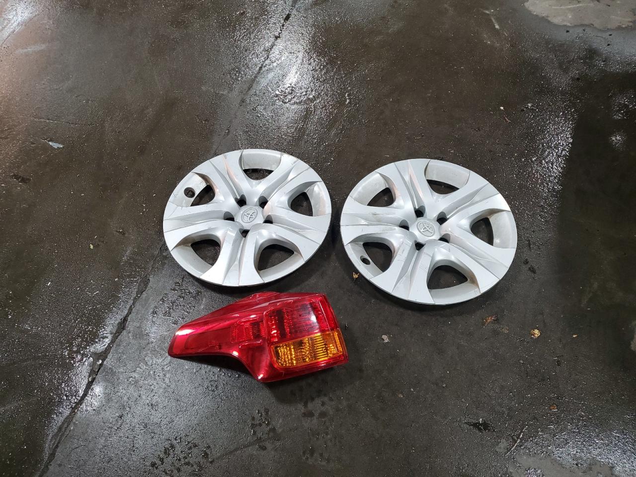 2015 Toyota Rav4 Le VIN: JTMBFREV4FD172517 Lot: 85344055