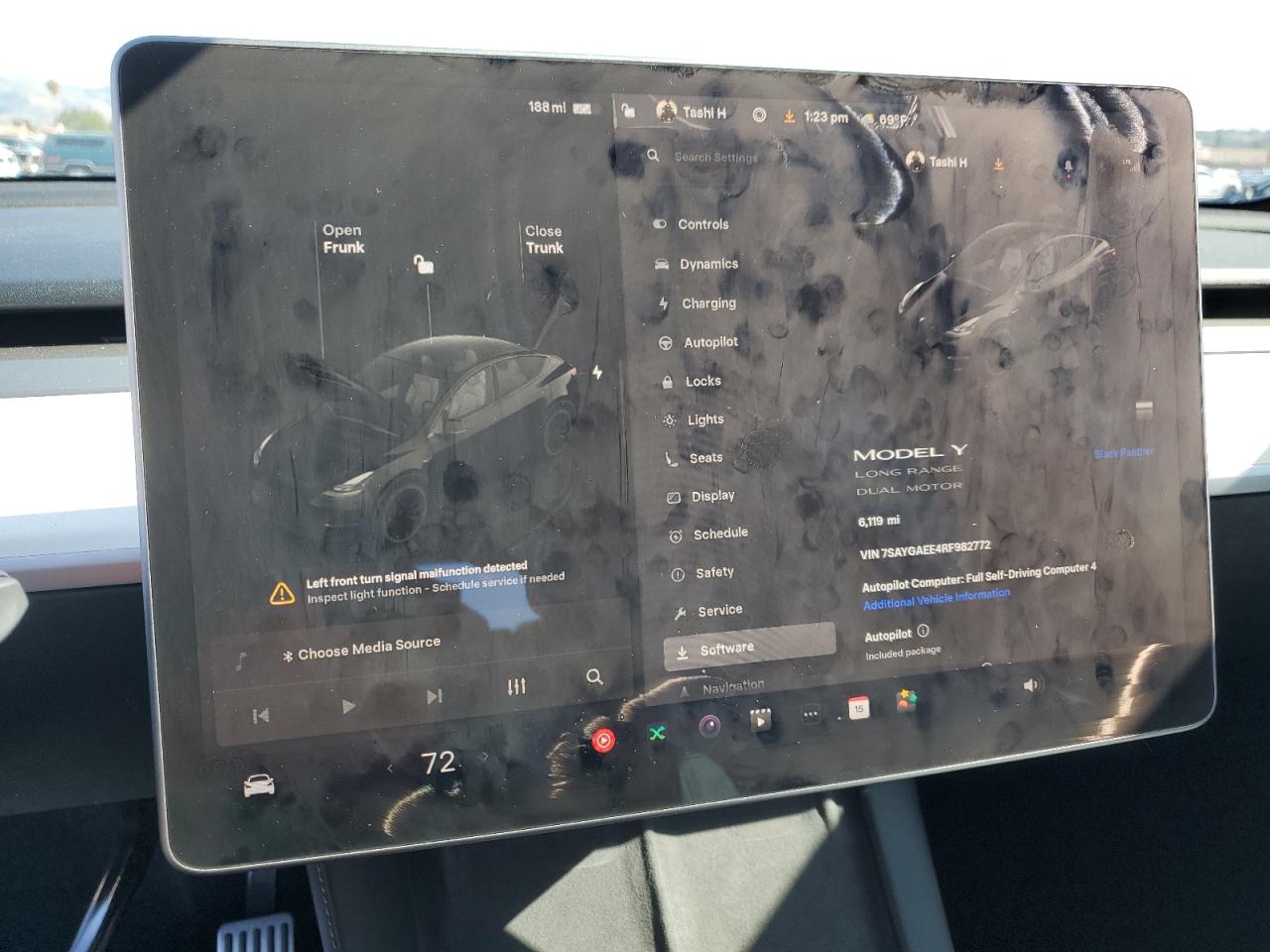 2024 Tesla Model Y VIN: 7SAYGAEE4RF982772 Lot: 85946255