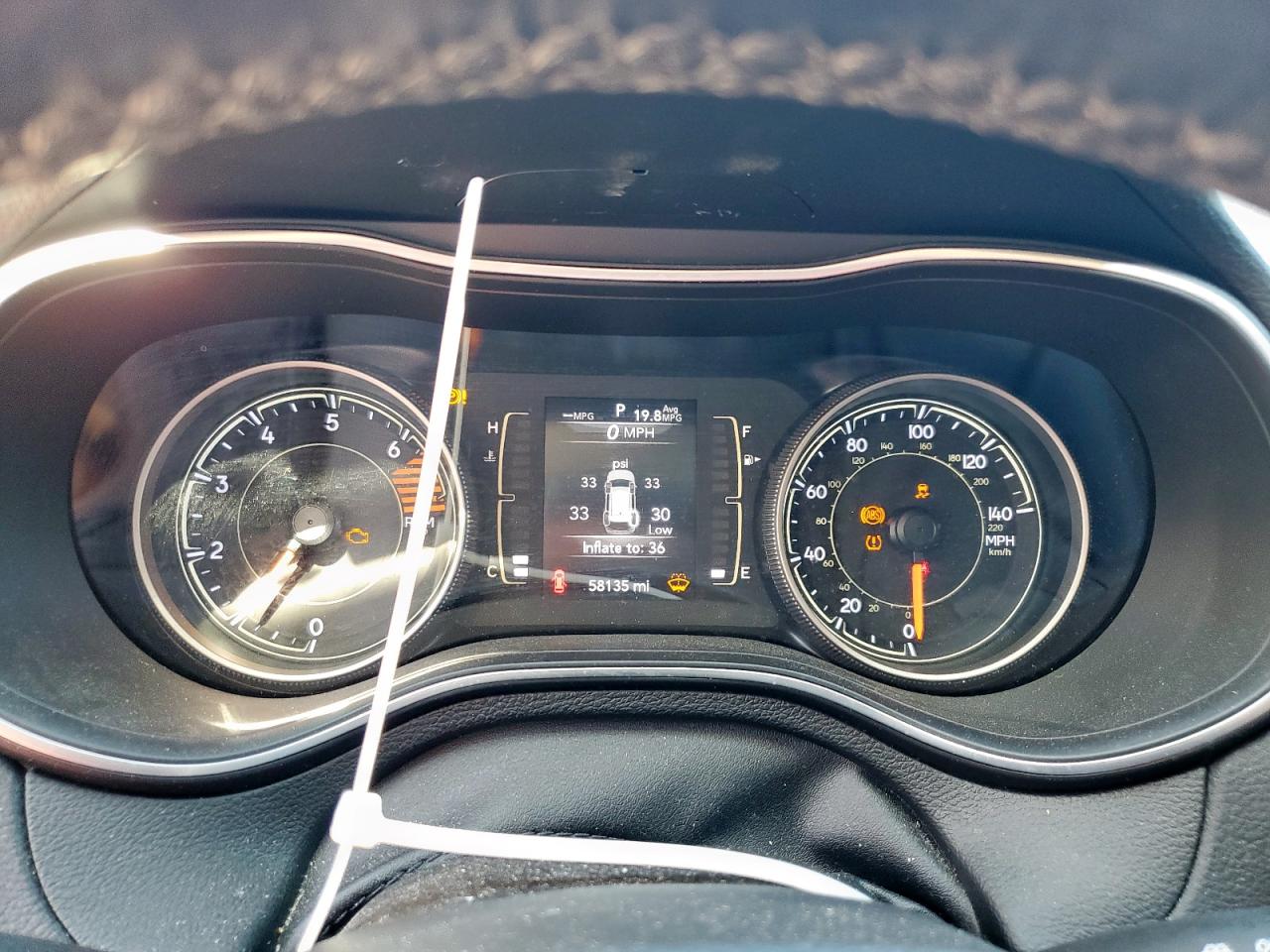 2019 Jeep Cherokee Latitude Plus VIN: 1C4PJLLB2KD264925 Lot: 82238095