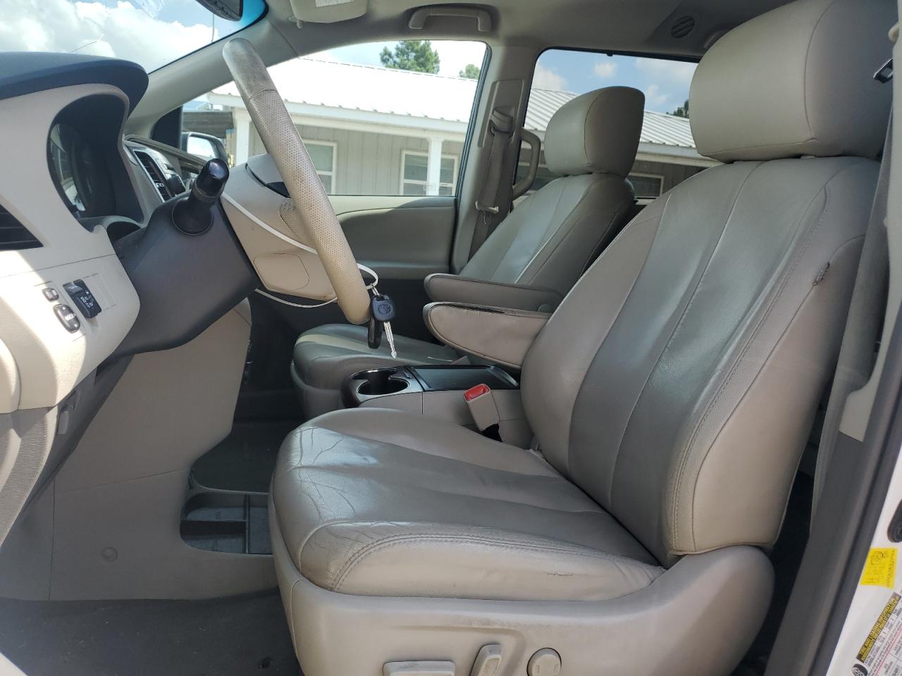 2012 Toyota Sienna Xle VIN: 5TDYK3DC9CS220211 Lot: 84572105