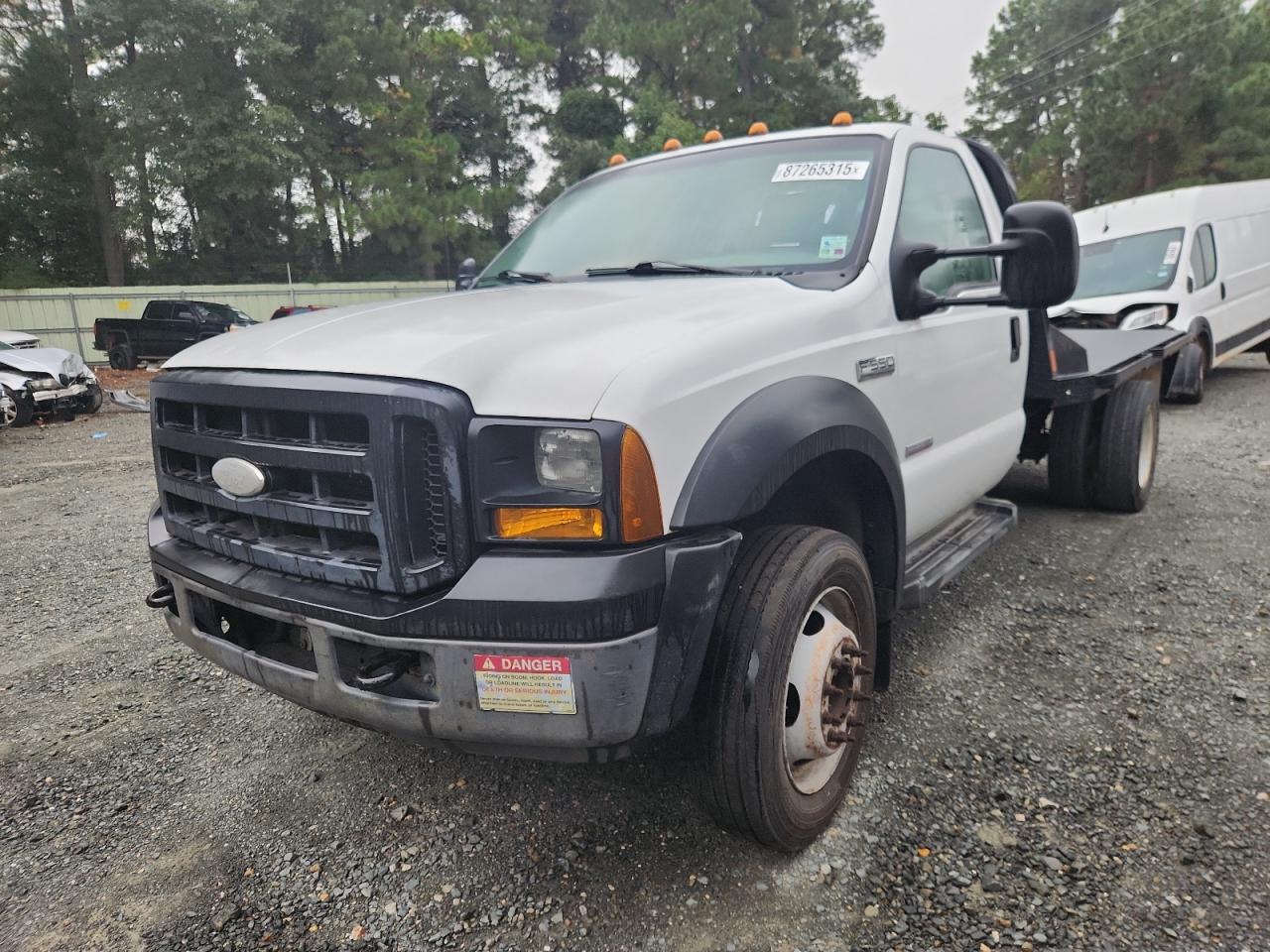 2007 Ford F550 Super Duty VIN: 1FDAF56PX7EB27707 Lot: 87265315