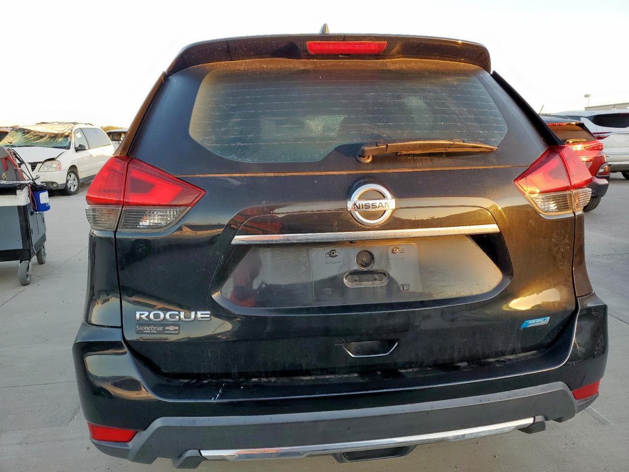 2017 Nissan Rogue S VIN: KNMAT2MT2HP599398 Lot: 84981225