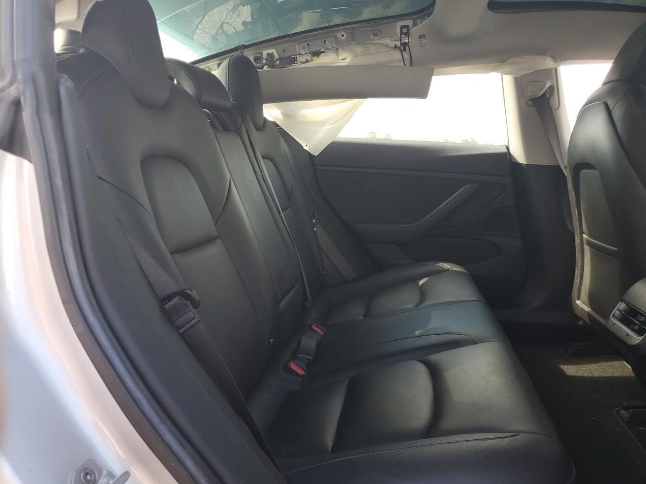 2018 Tesla Model 3 VIN: 5YJ3E1EB8JF116984 Lot: 84923125