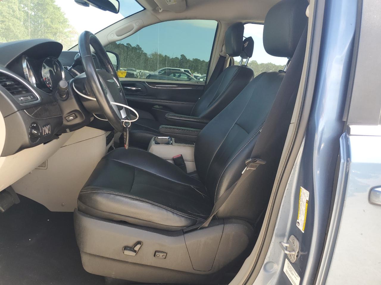 2011 Chrysler Town & Country Touring L VIN: 2A4RR8DG1BR782718 Lot: 84973865