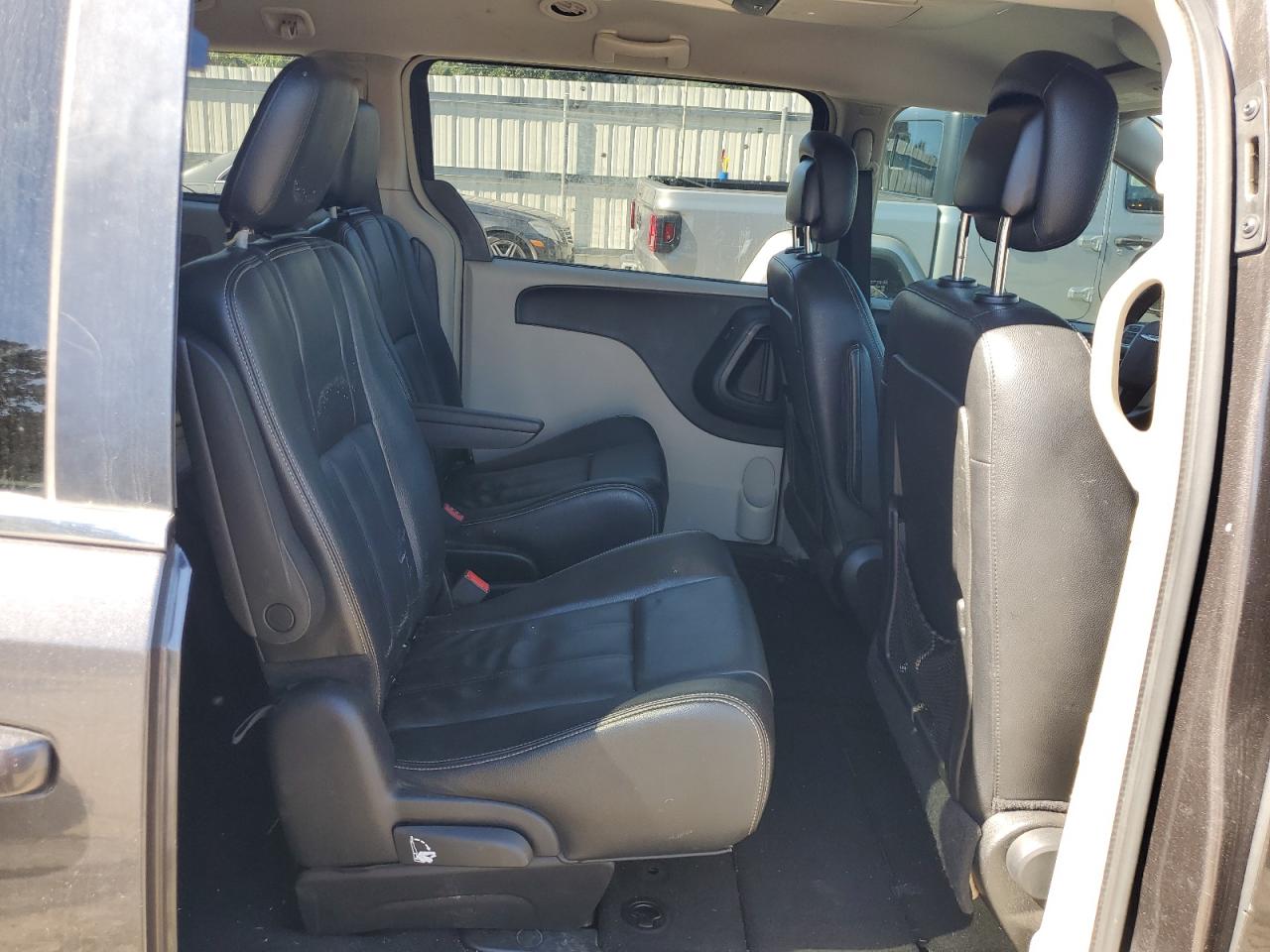 2015 Chrysler Town & Country Touring VIN: 2C4RC1BG3FR673443 Lot: 86525165
